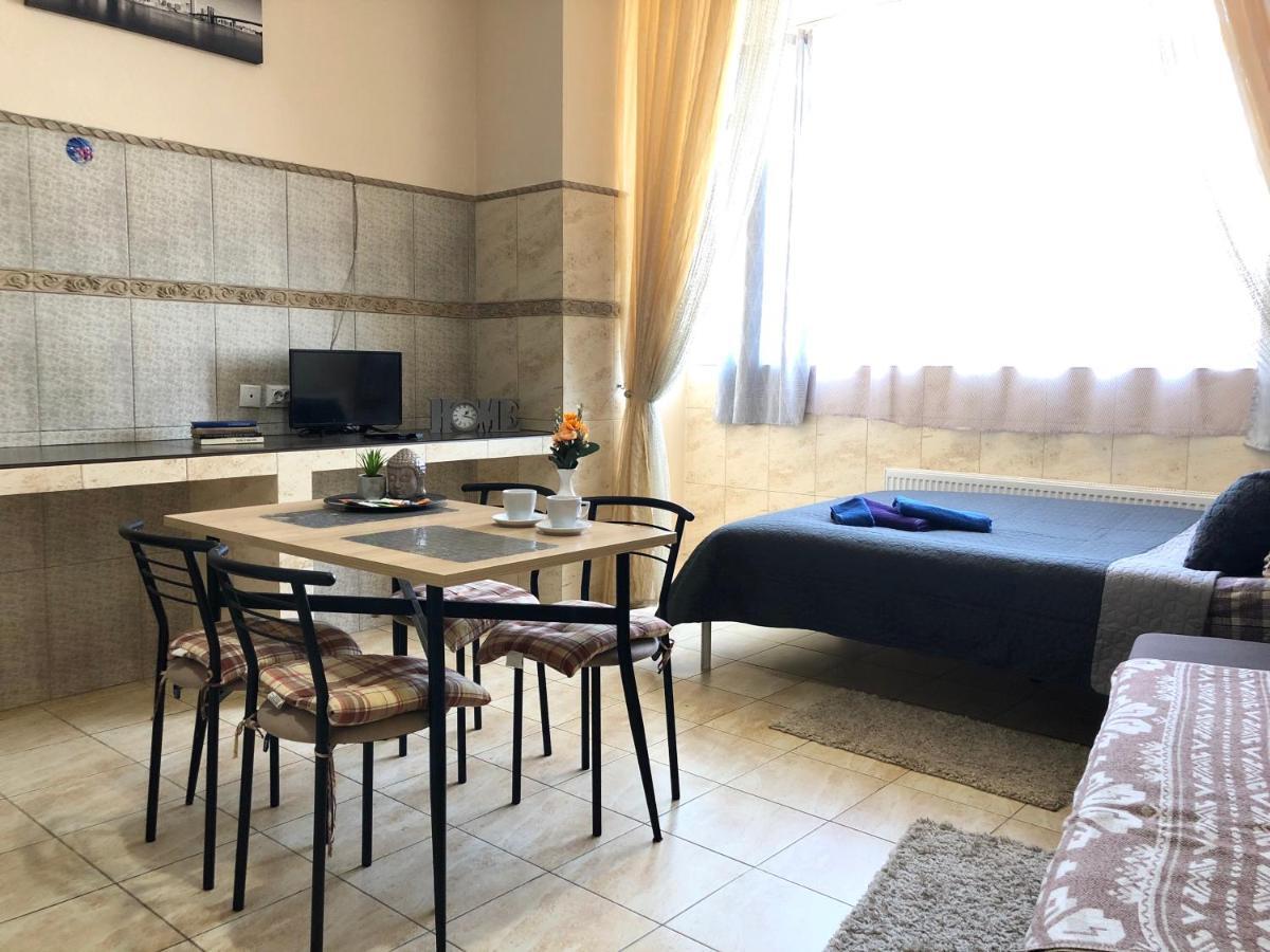 Modern Aparthotel Near Metro Pecherska Κίεβο Εξωτερικό φωτογραφία